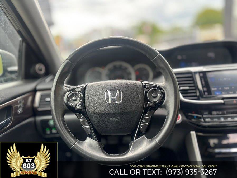 Used 2017 Honda Accord Touring image 12