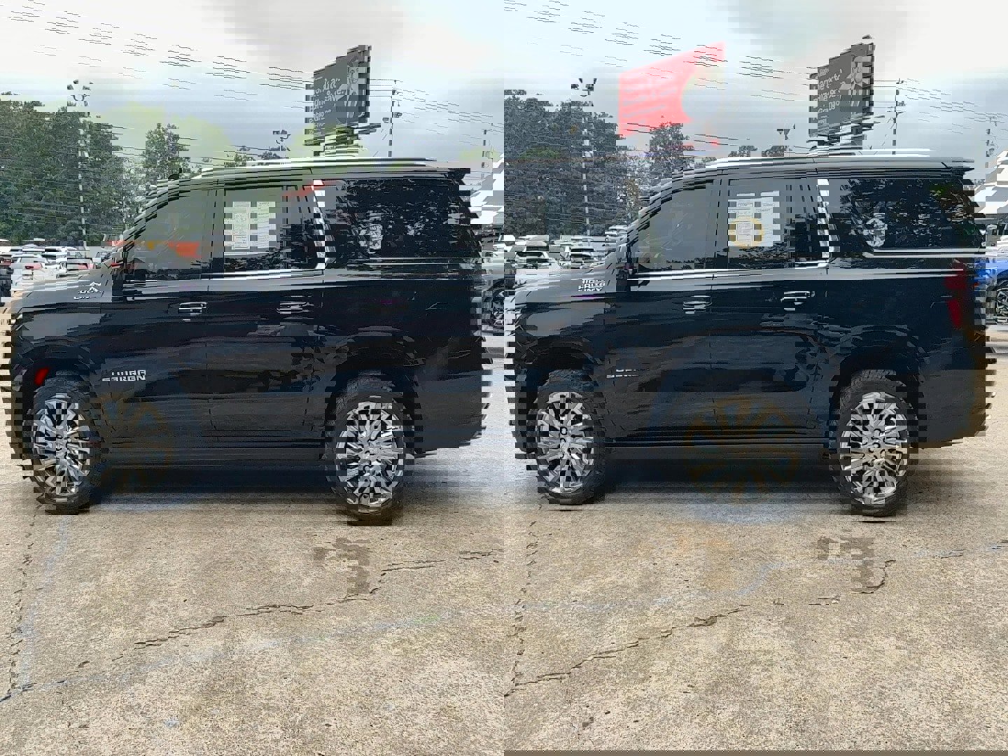 Used 2021 Chevrolet Suburban High Country w/ Premium Package image 8