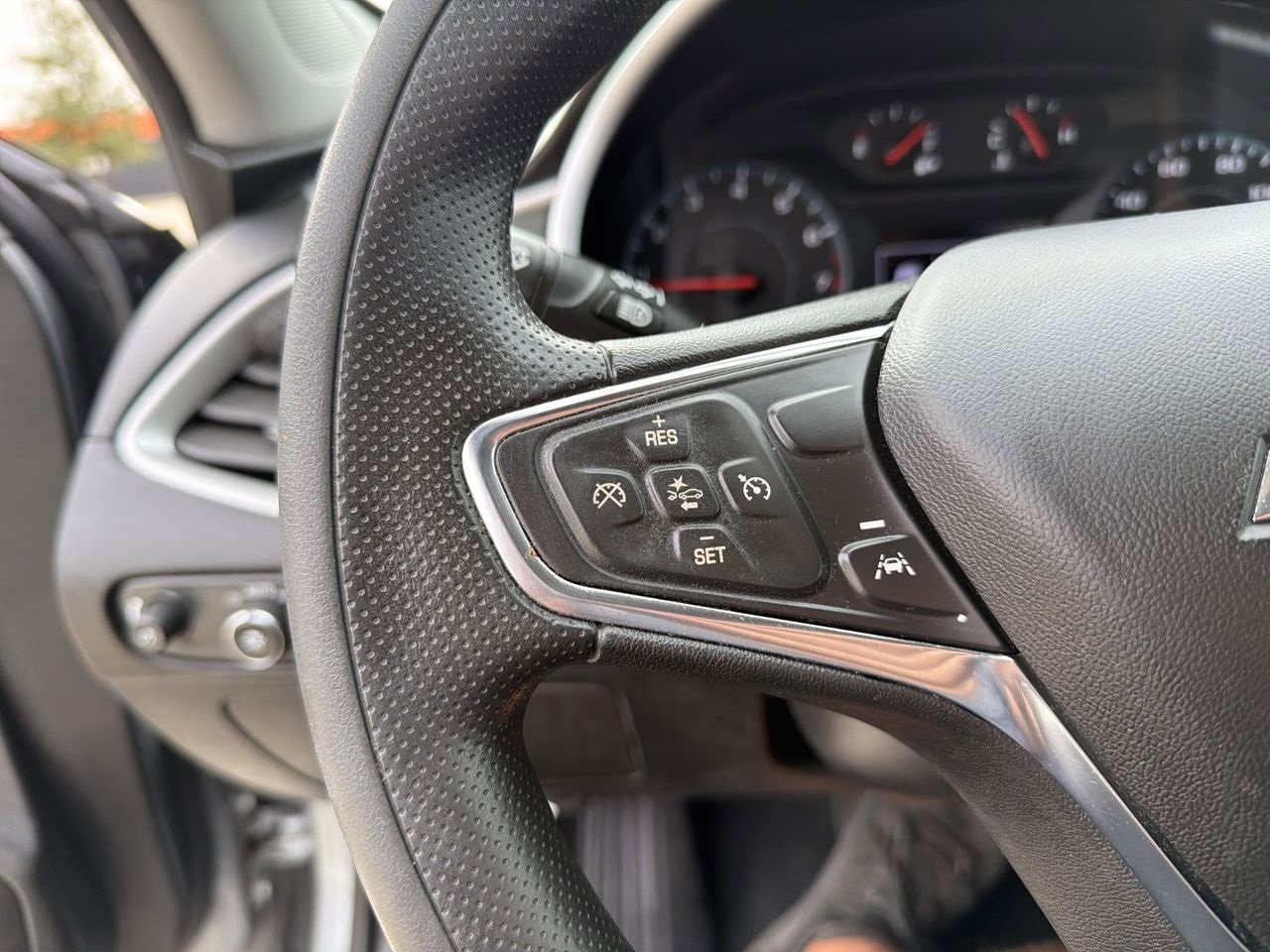 Used 2023 Chevrolet Malibu LT image 39