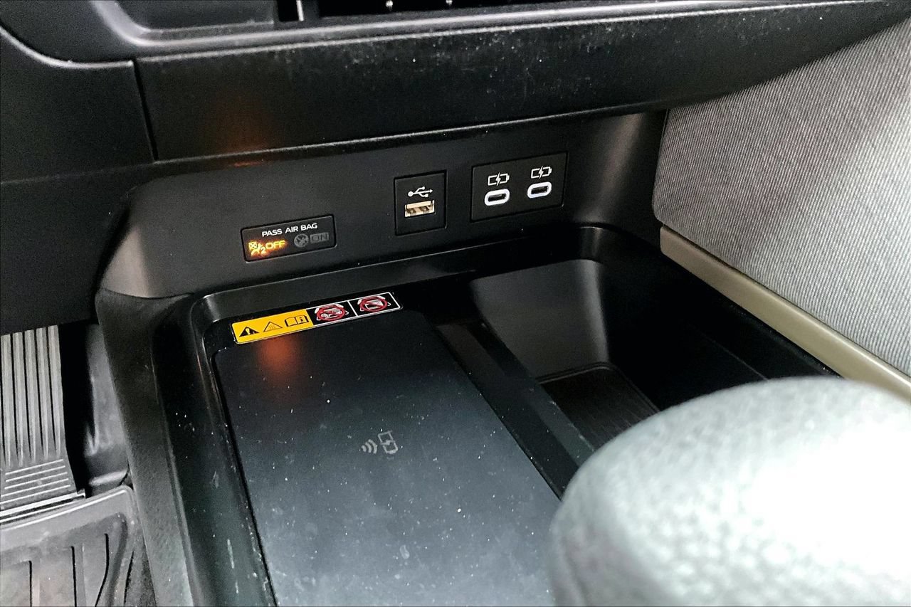 Used 2025 Toyota Camry LE FWD image 26