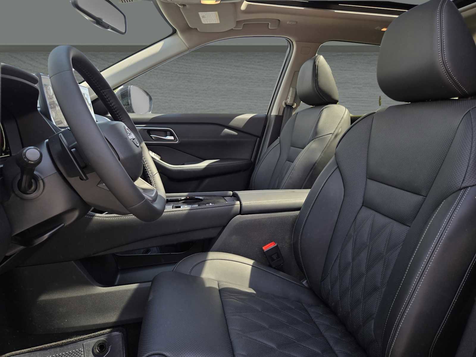 Used 2025 Nissan Rogue Platinum image 20