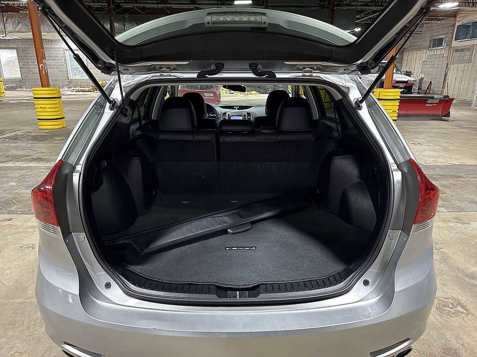 Used 2015 Toyota Venza XLE image 11