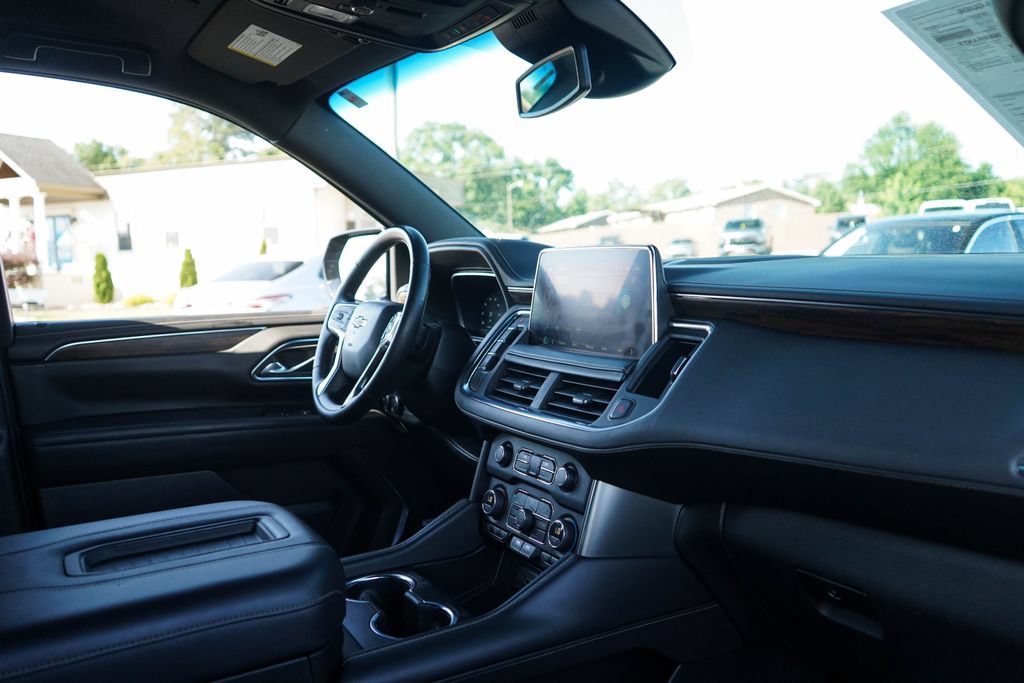 Used 2023 Chevrolet Suburban Premier AWD/4WD image 13