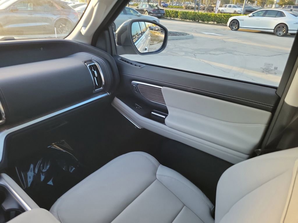 Used 2026 Ford Expedition Max Platinum w/ Platinum Ultimate Package image 17