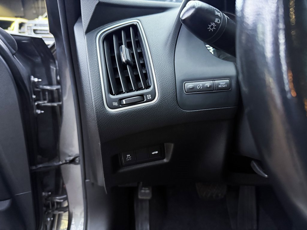 Used 2018 INFINITI Q50 Luxe w/ Essential Package (3.0T Luxe) image 14