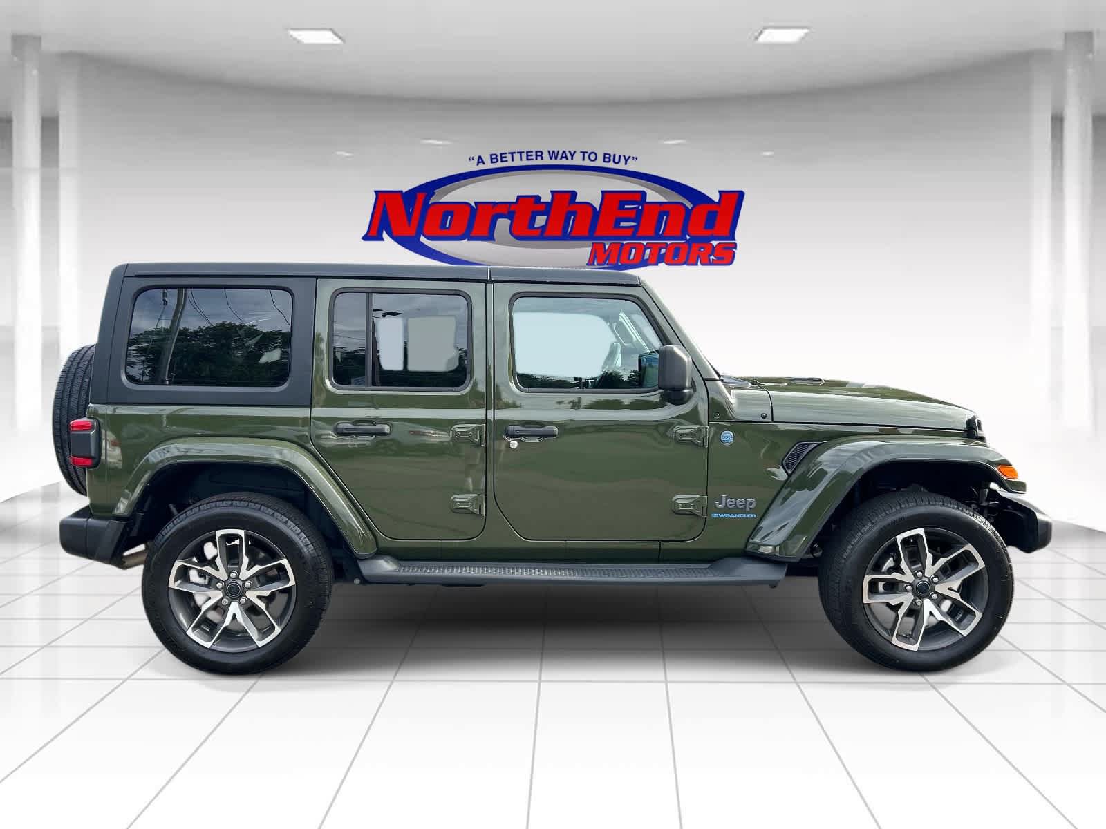 Used 2024 Jeep Wrangler Unlimited w/ Convenience Group AWD/4WD image 2