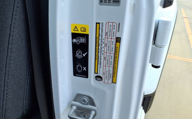 Used 2025 Jeep Wrangler Unlimited Sahara AWD/4WD image 31