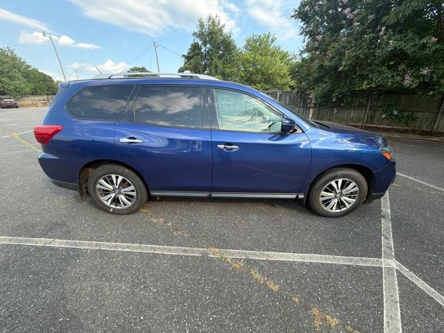 Used 2018 Nissan Pathfinder SV FWD image 4