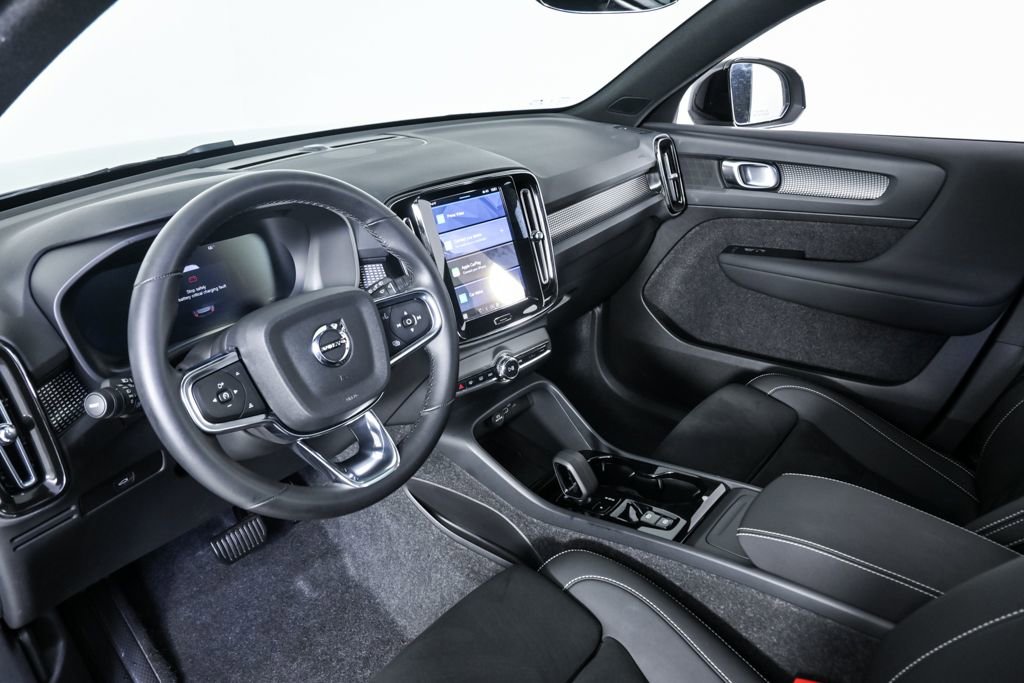 Certified 2025 Volvo XC40 B5 Plus image 6