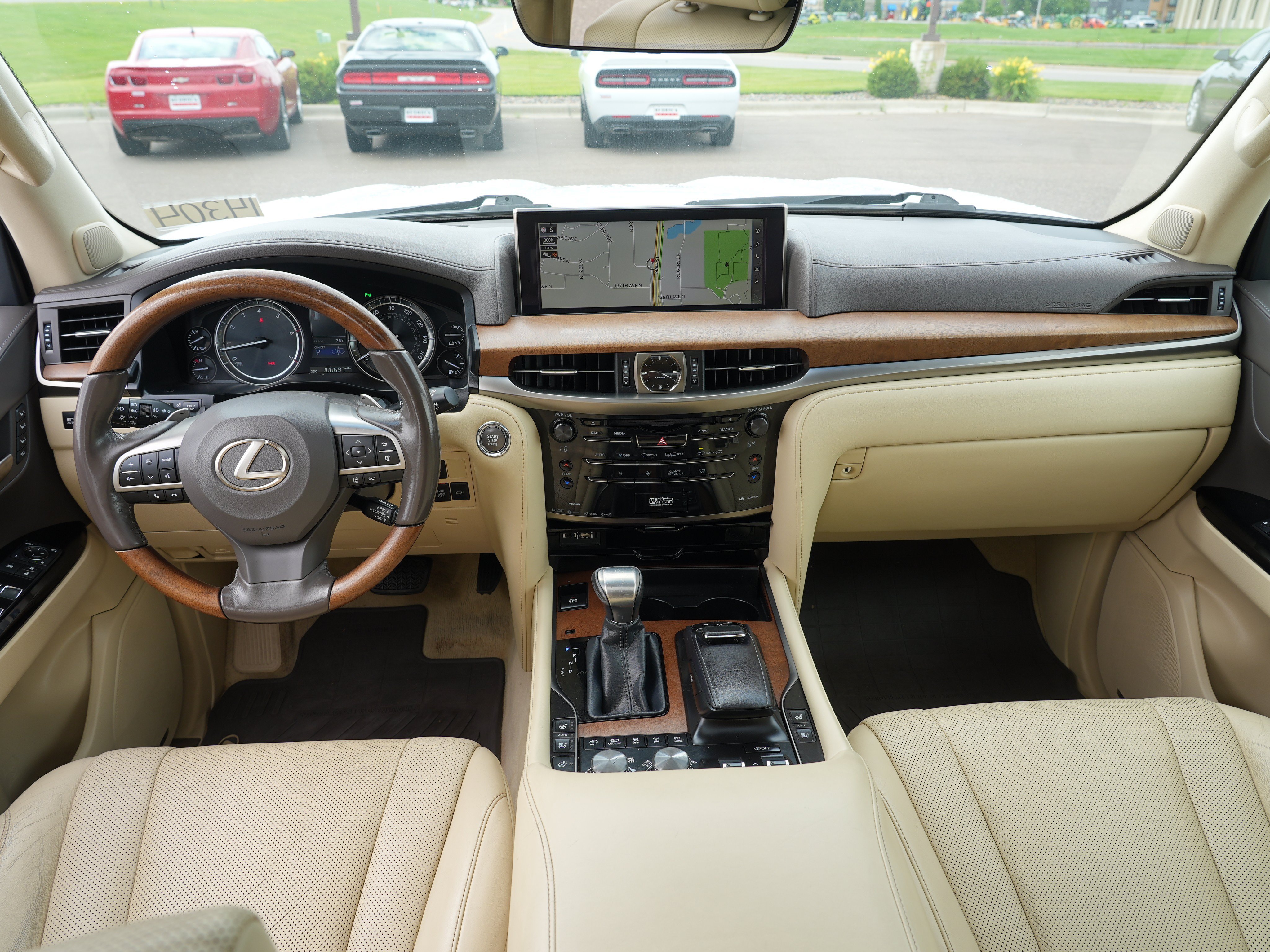 Used 2016 Lexus LX 570 4WD w/ Luxury Package image 27