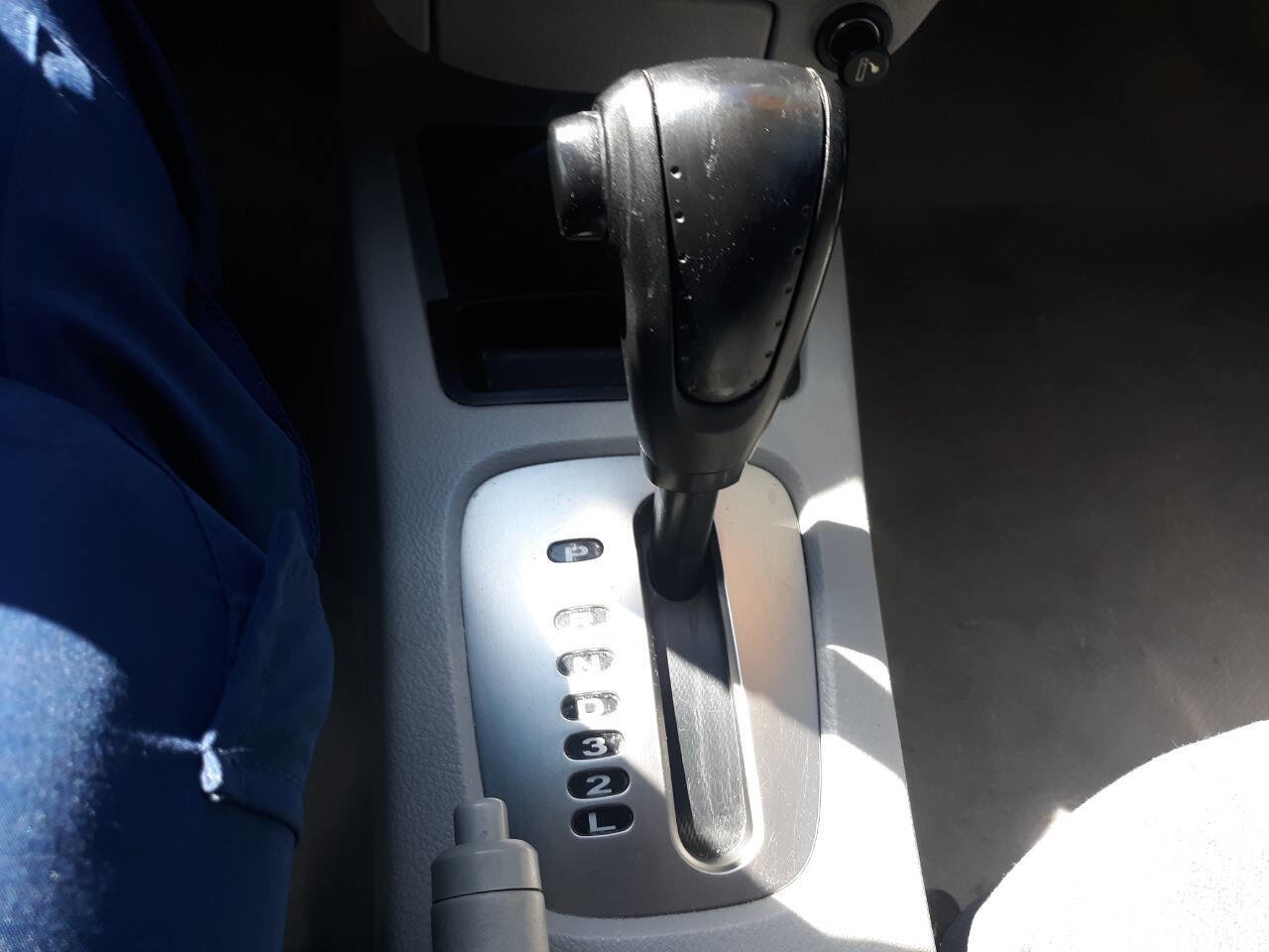 Used 2005 Kia Spectra5 image 12