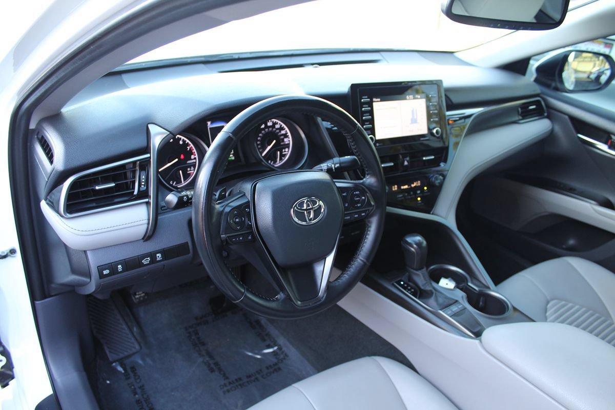 Used 2022 Toyota Camry SE w/ Convenience Package FWD image 17