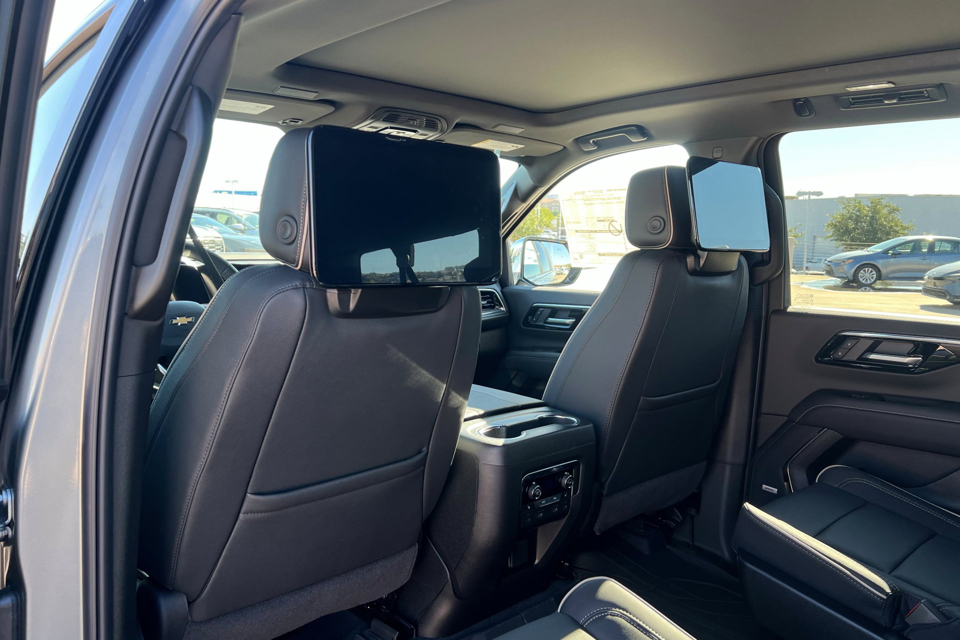 New 2026 Chevrolet Suburban Premier image 22