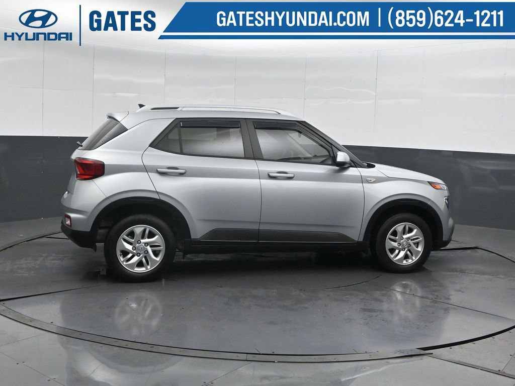 Used 2020 Hyundai Venue SEL image 3