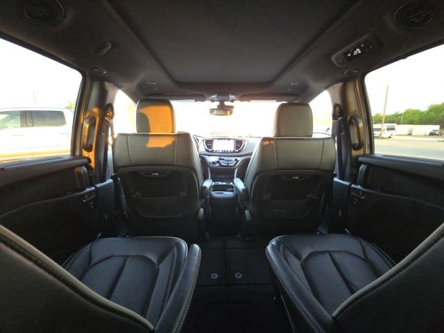Used 2025 Chrysler Pacifica Limited FWD image 20