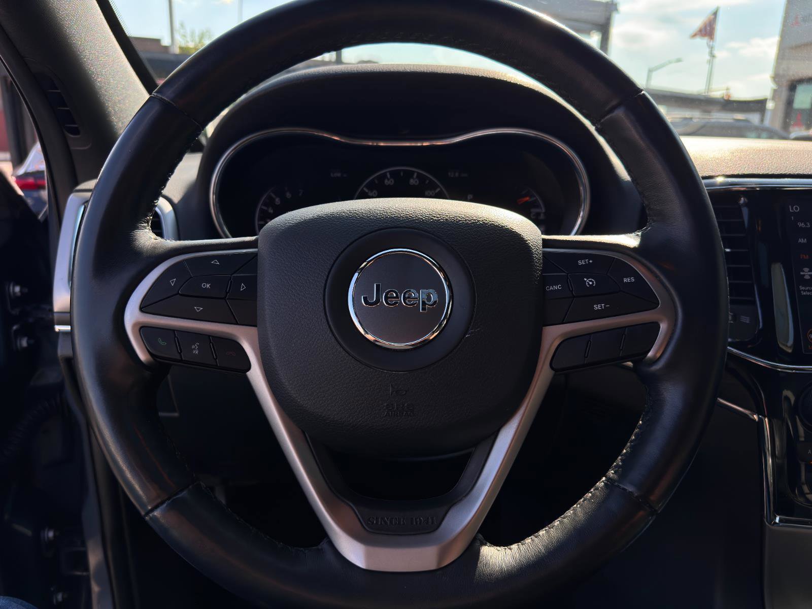 Used 2021 Jeep Grand Cherokee Limited image 17