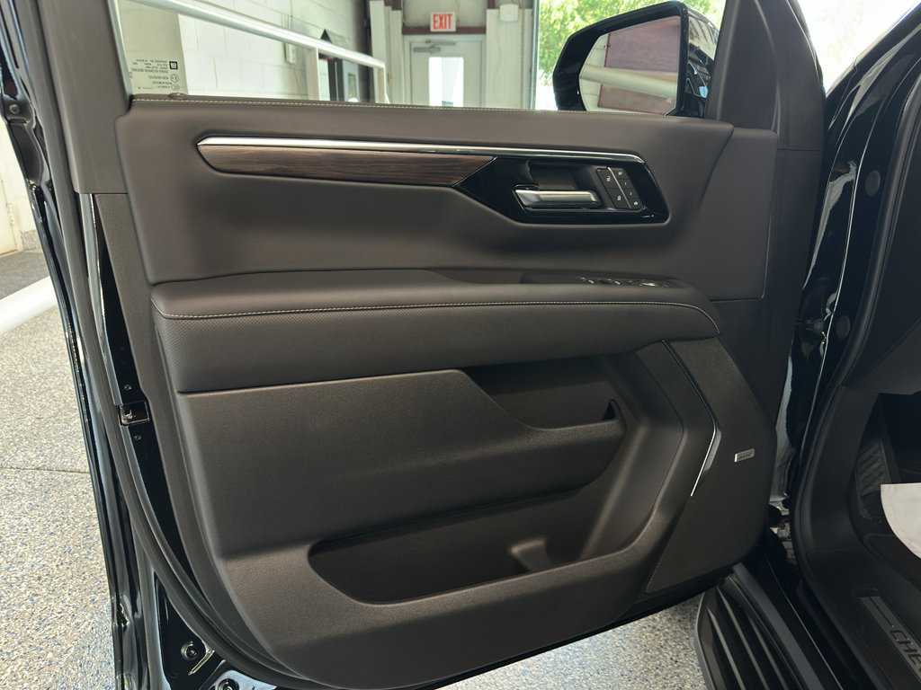 New 2025 Chevrolet Suburban Premier image 26