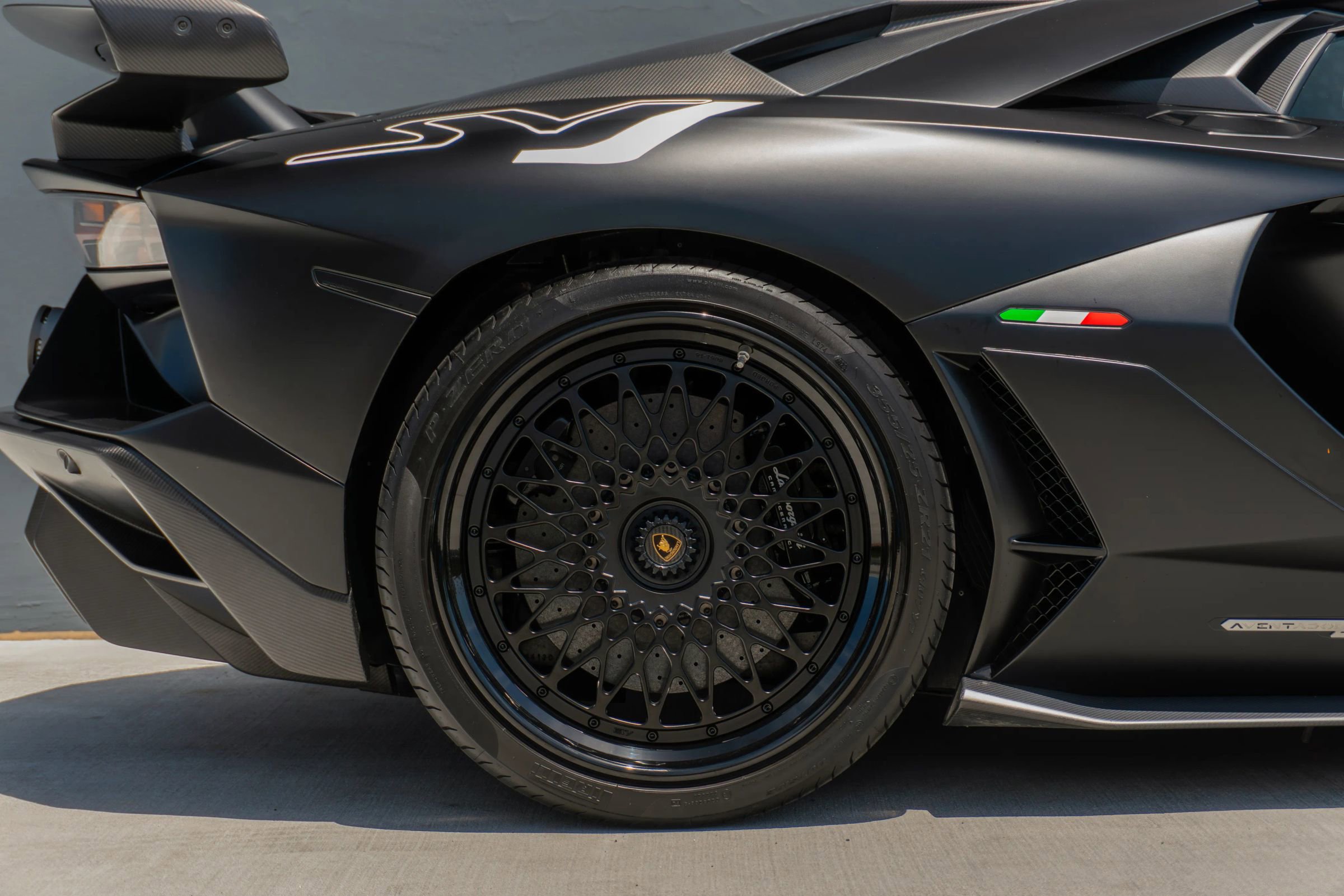 Used 2019 Lamborghini Aventador SVJ AWD/4WD image 40