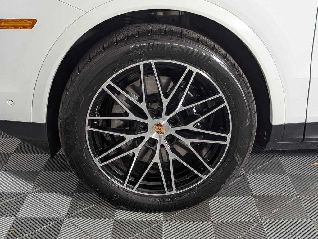 Certified 2025 Porsche Cayenne Coupe image 11
