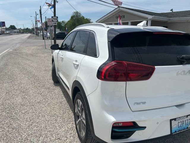 Used 2022 Kia Niro EX Premium w/ Cold Weather Package FWD image 11