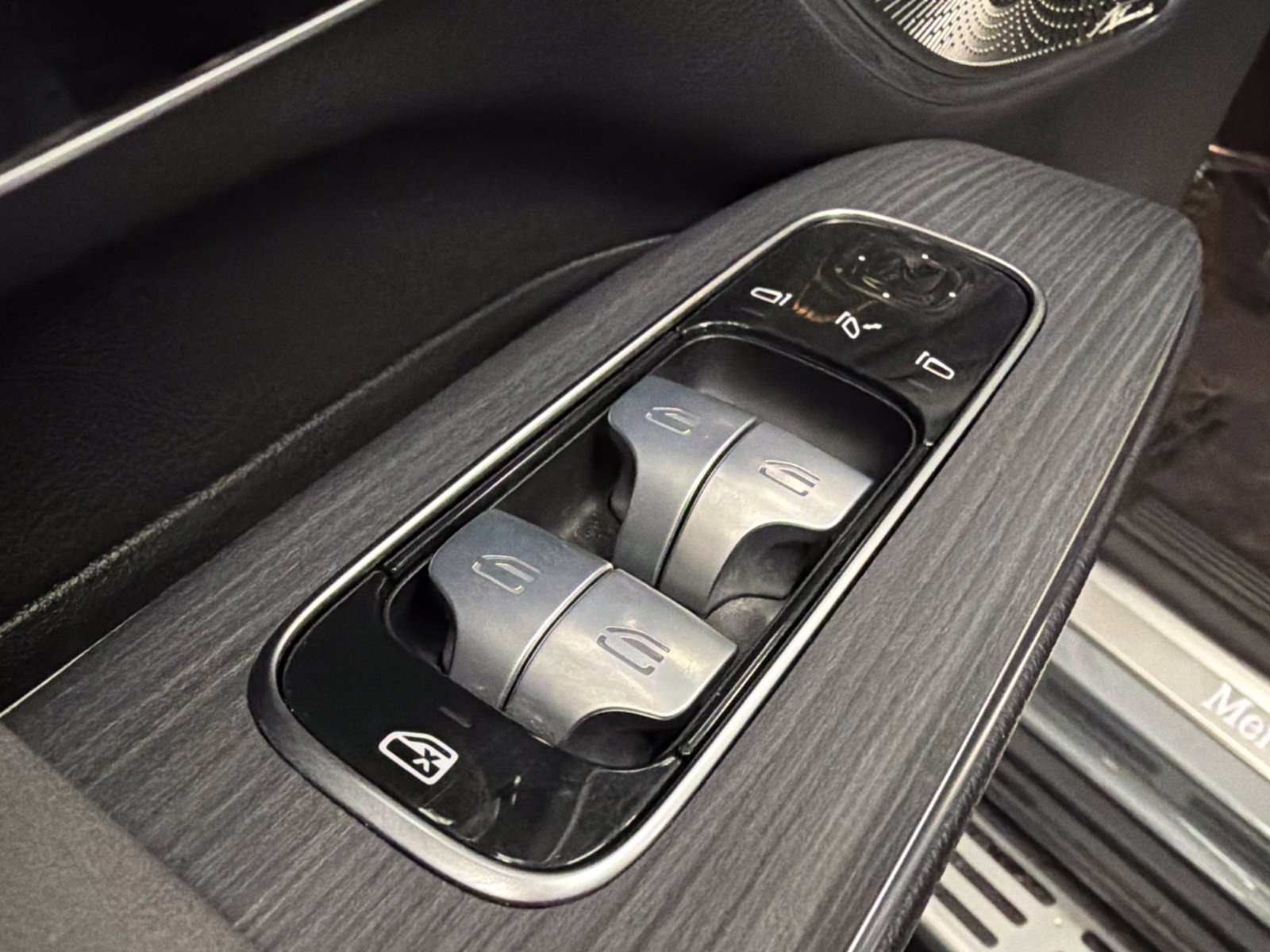 Used 2024 Mercedes-Benz EQS 450+ SUV image 22