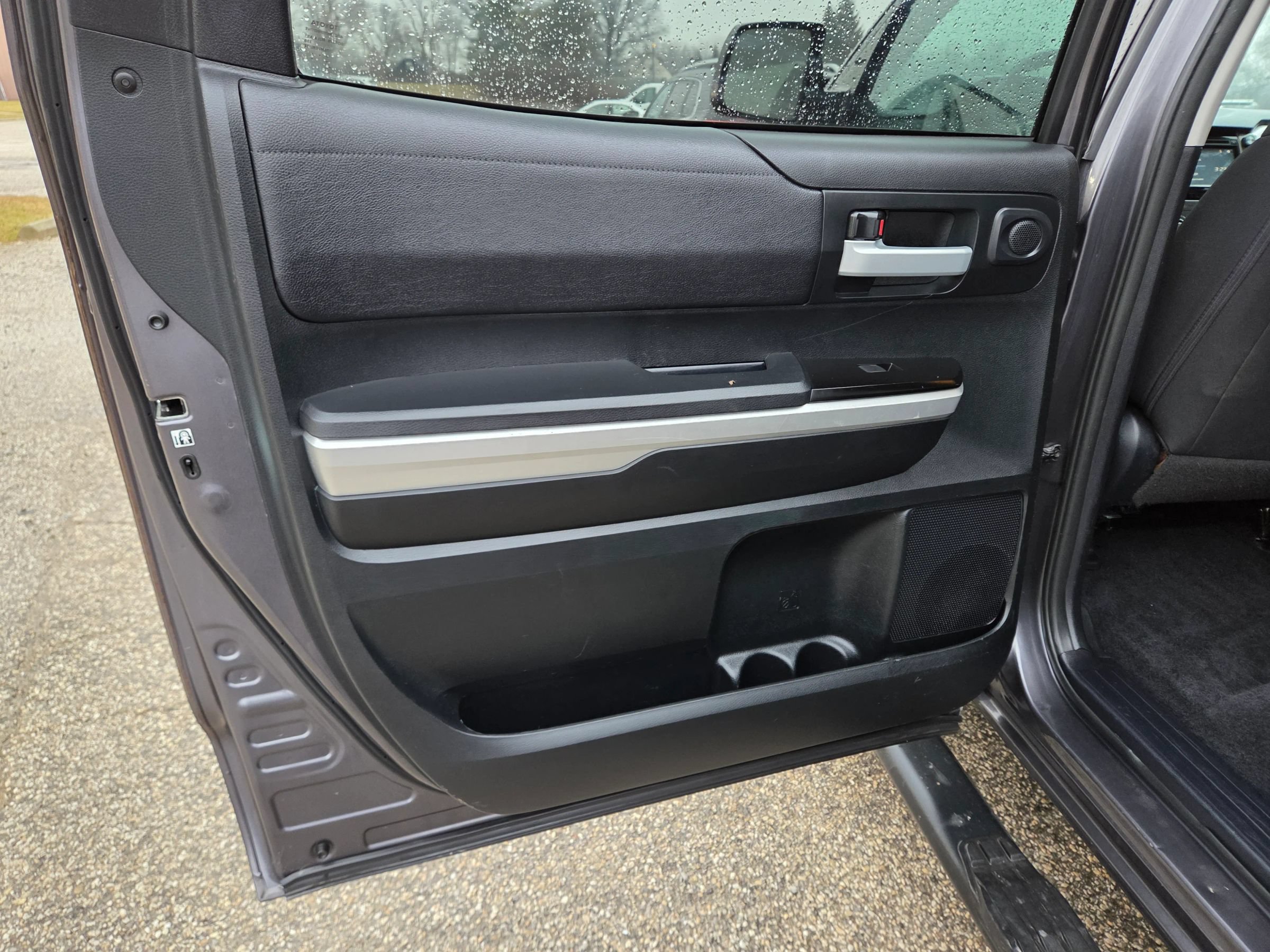 Used 2017 Toyota Tundra SR5 w/ SR5 Upgrade Package RWD image 12