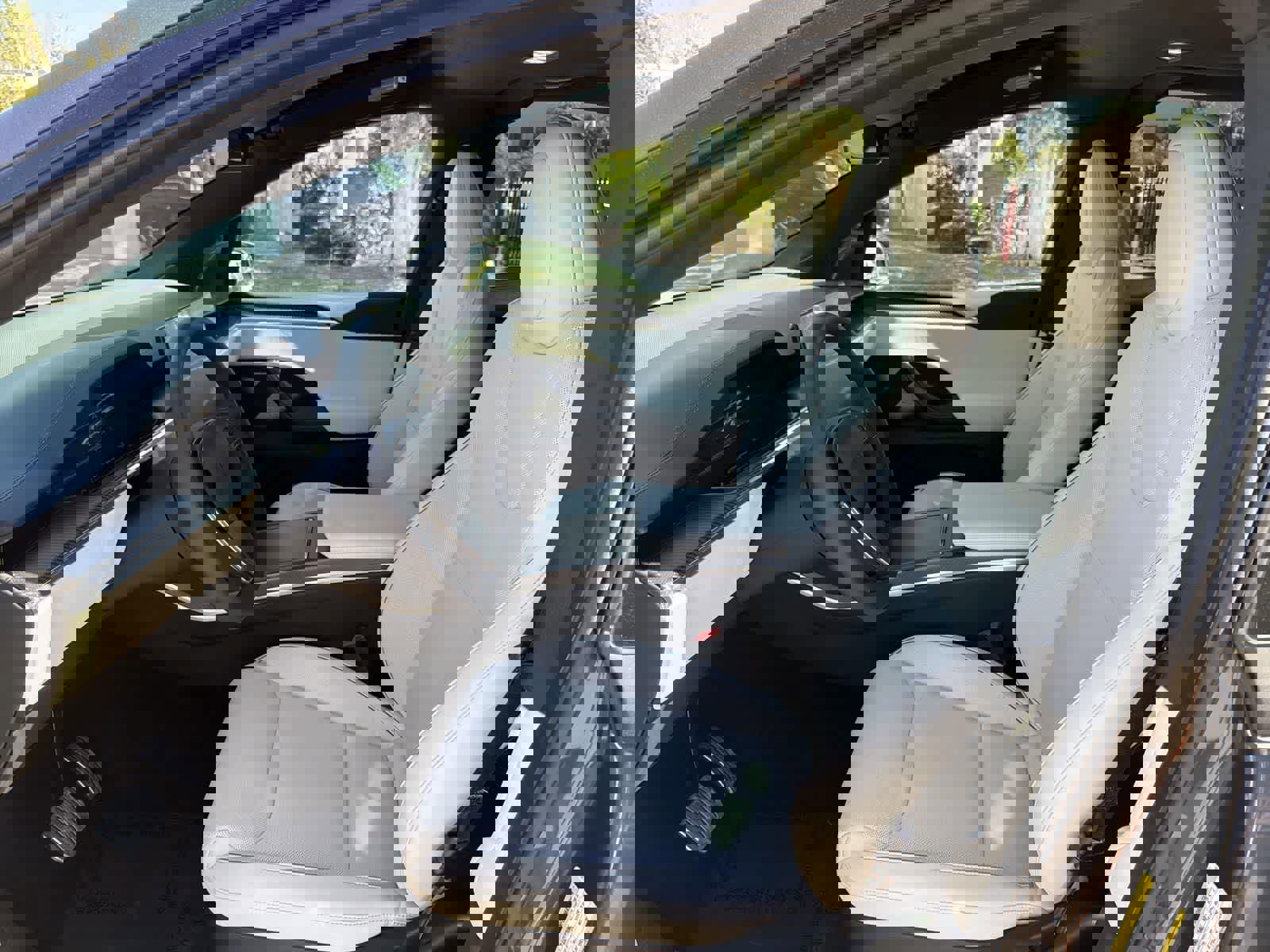 Used 2022 Tesla Model X Plaid image 10