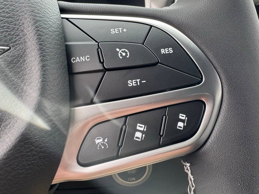 New 2026 Chrysler Pacifica Select image 18