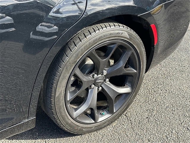 Used 2022 Chrysler 300 Touring w/ Sport Appearance Package image 2