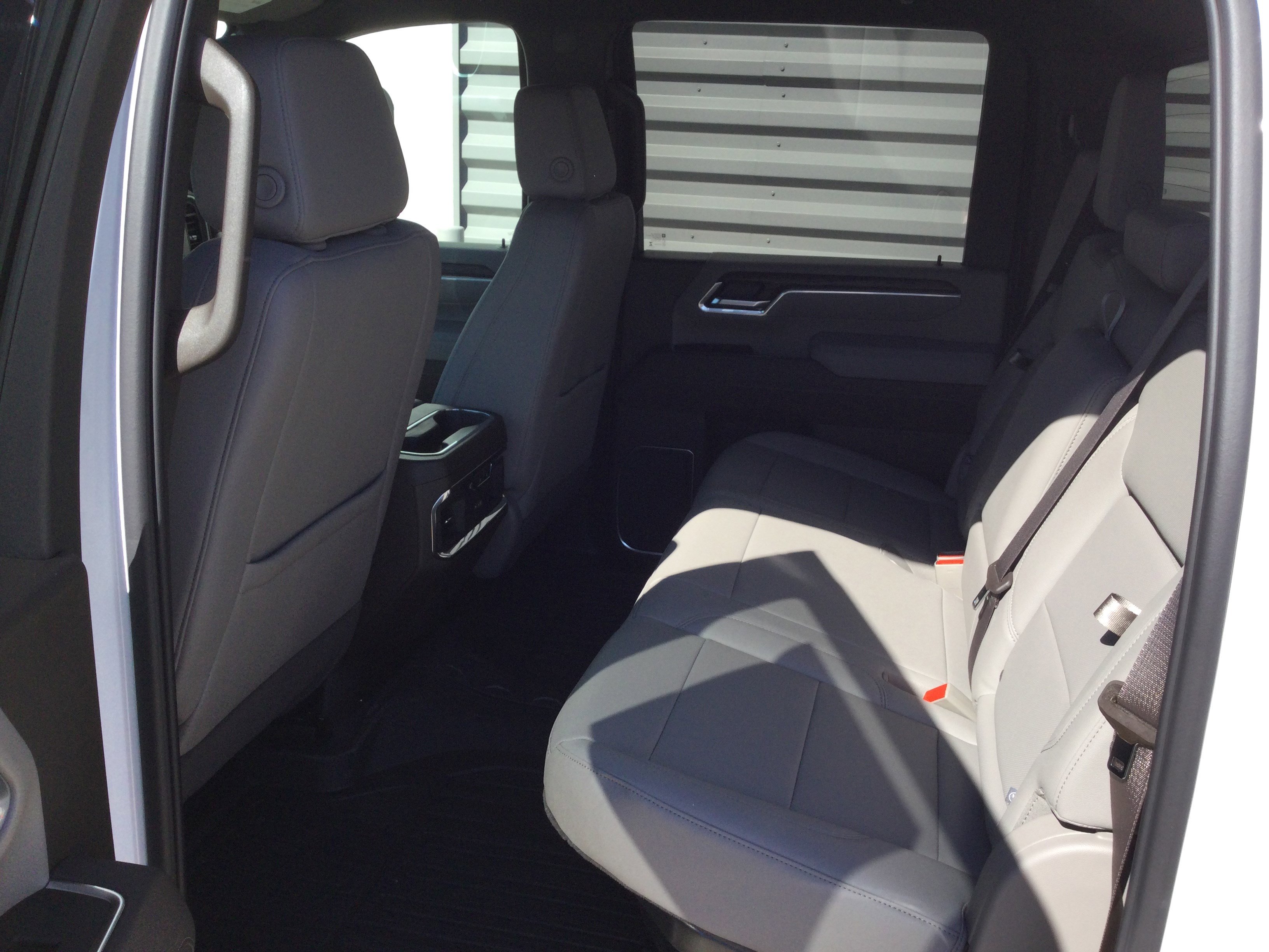 New 2026 GMC Sierra 2500 SLT w/ SLT Premium Package image 8