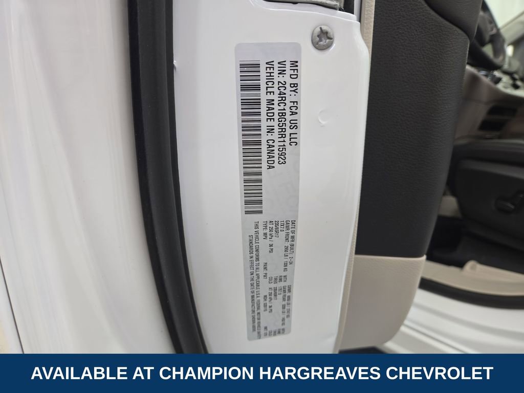 Used 2024 Chrysler Pacifica Touring-L FWD image 42