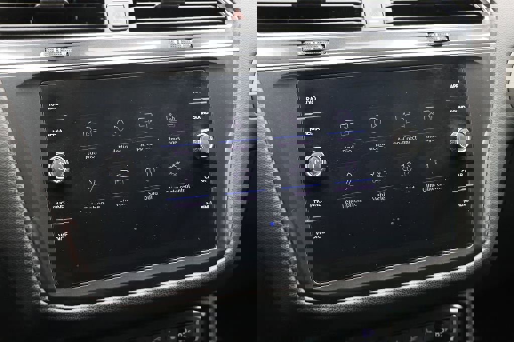 Used 2018 Volkswagen Tiguan SEL image 22