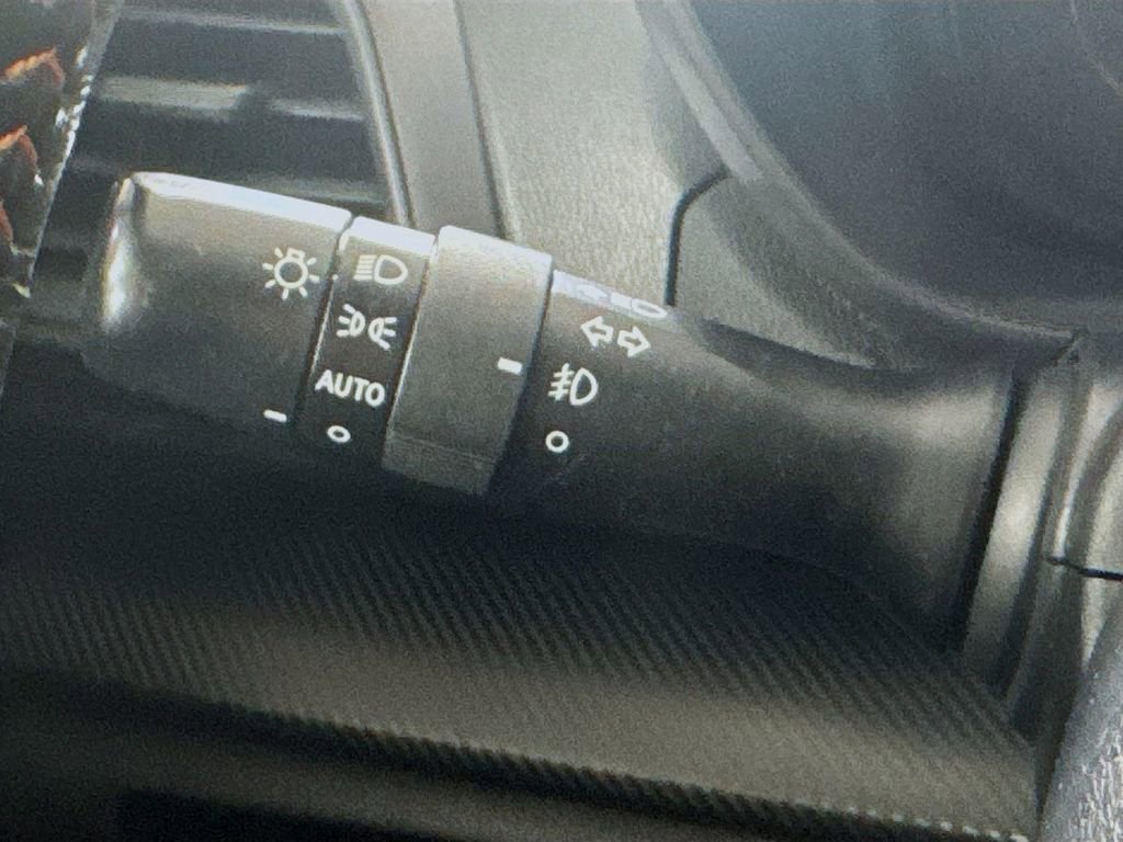 Used 2018 Subaru Crosstrek 2.0i Premium w/ Eyesight System image 12