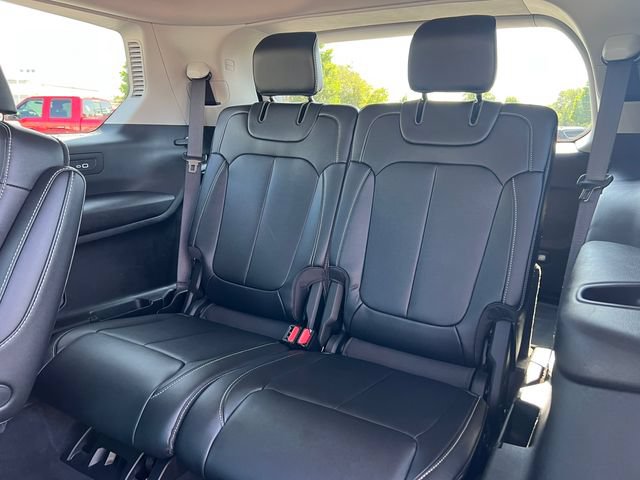 Used 2023 Jeep Grand Cherokee L Limited AWD/4WD image 6