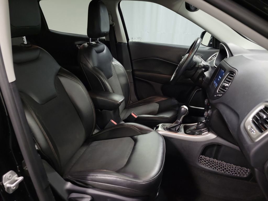 Used 2018 Jeep Compass Latitude w/ Popular Equipment Group AWD/4WD image 26