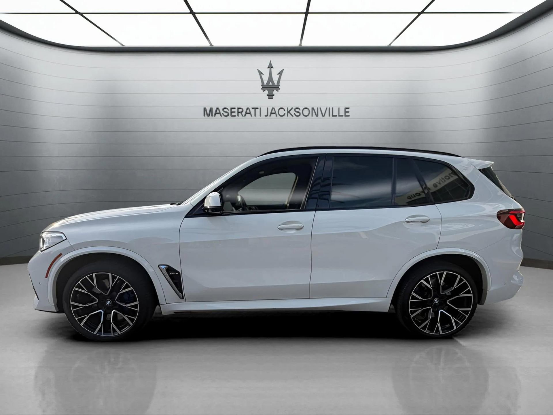 Used 2022 BMW X5 M w/ Executive Package image 11