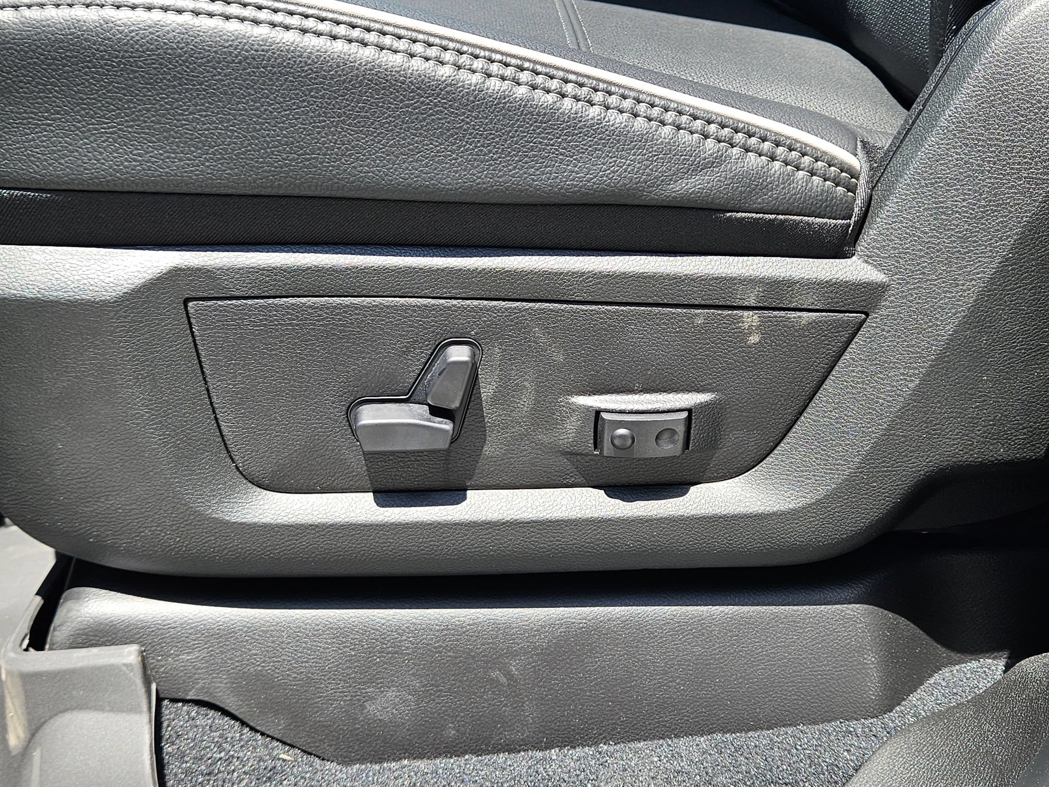 New 2026 RAM 2500 Laramie w/ Sport Appearance Package AWD/4WD image 18