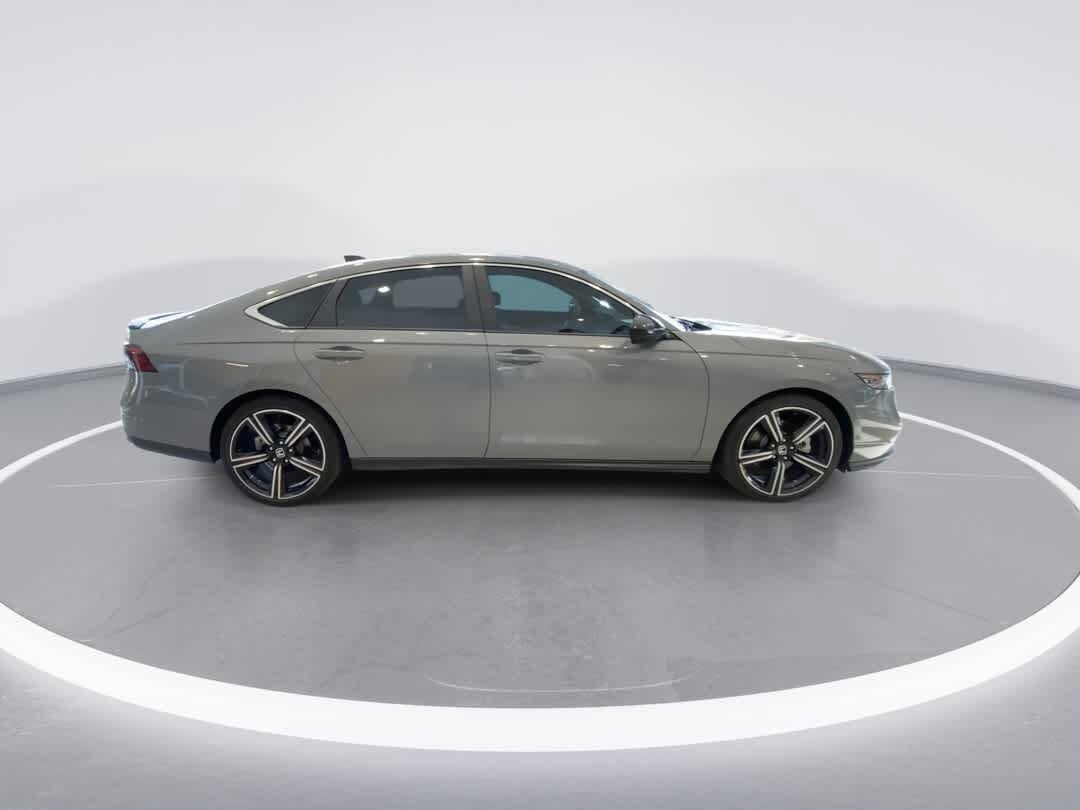 Used 2025 Honda Accord Sport image 9