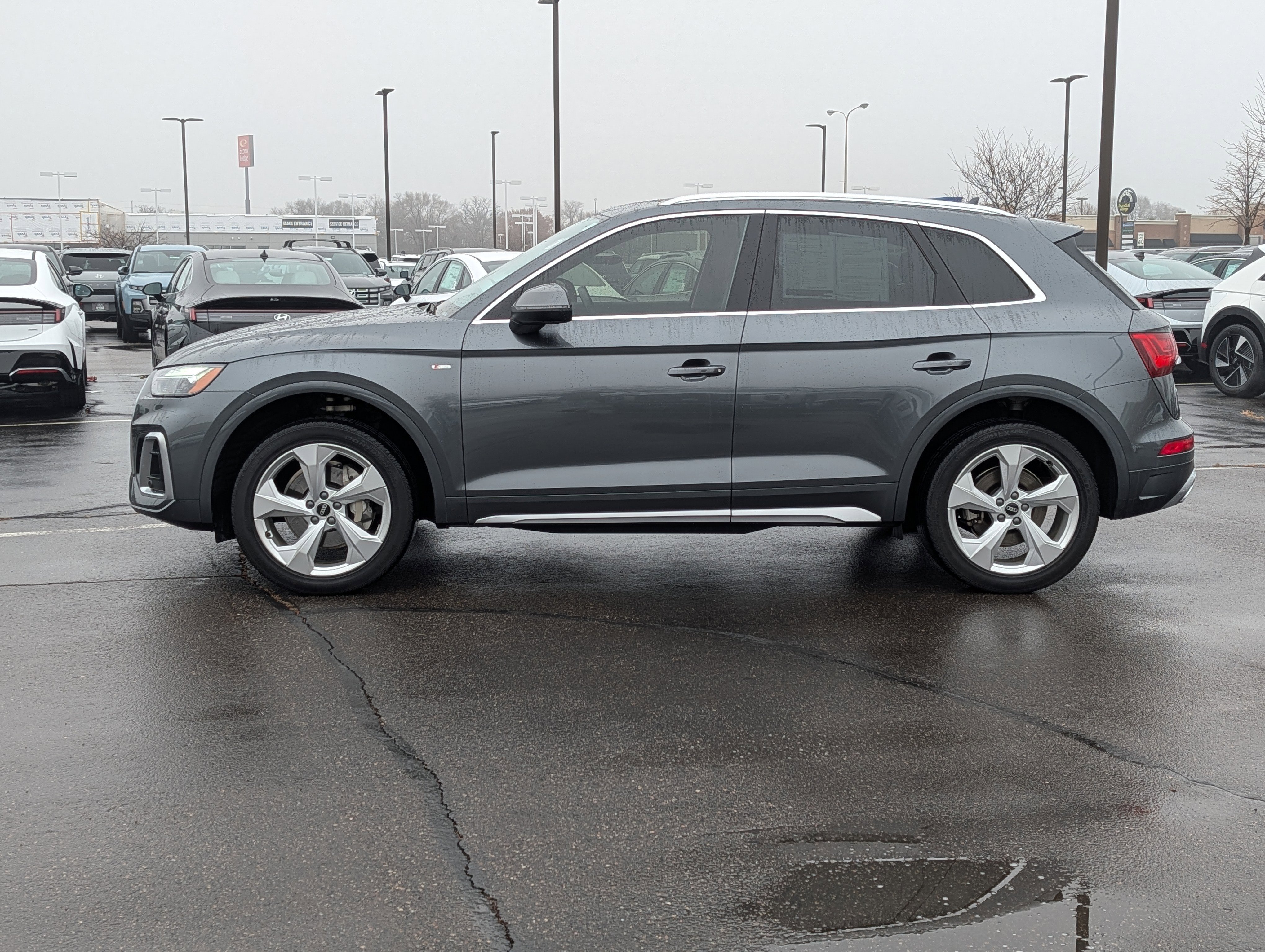 Used 2022 Audi Q5 2.0T Premium Plus w/ Premium Plus Package image 2