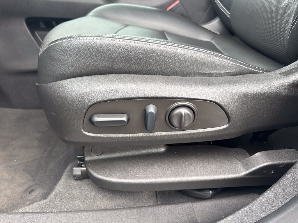 Certified 2023 GMC Terrain SLT w/ Elevation Edition FWD image 15
