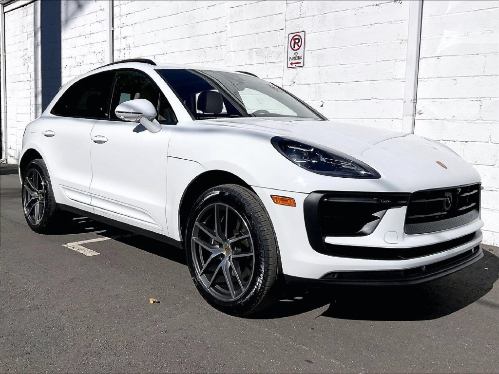 Certified 2023 Porsche Macan AWD/4WD image 7