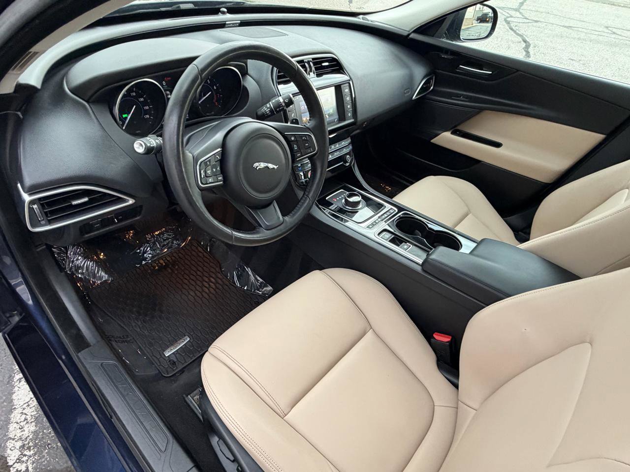 Used 2017 Jaguar XE Premium image 14