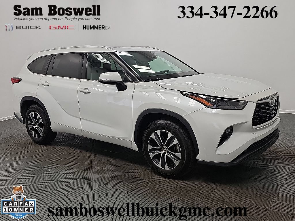 Used 2022 Toyota Highlander XLE FWD image 2