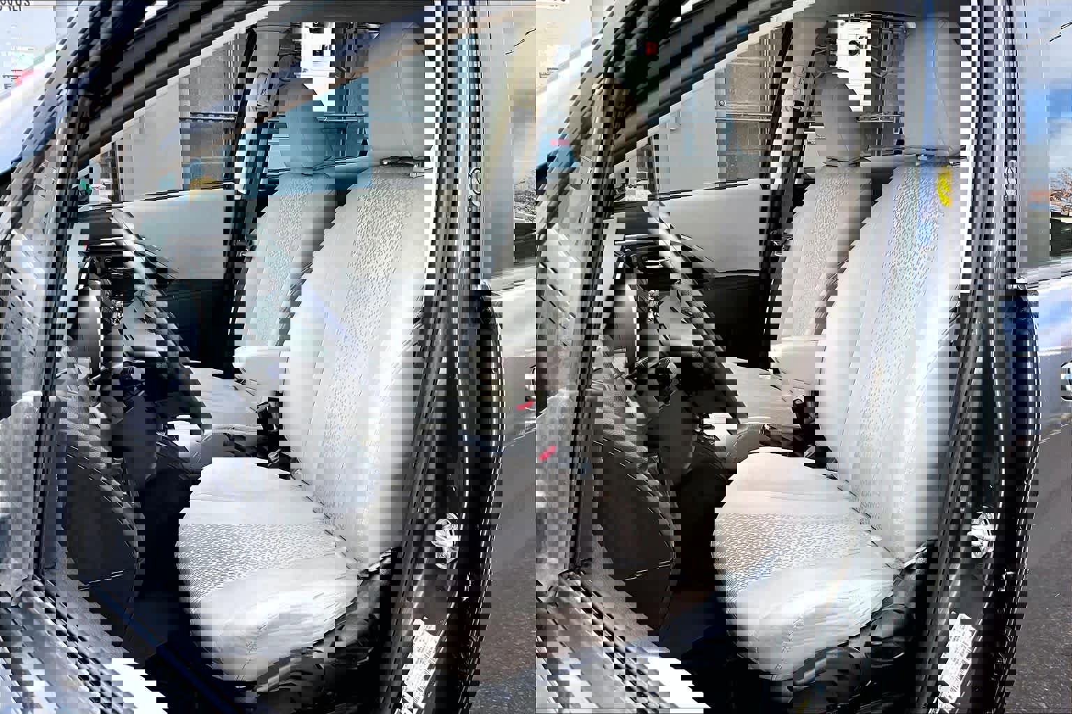 Used 2012 MAZDA MAZDA5 Sport image 7