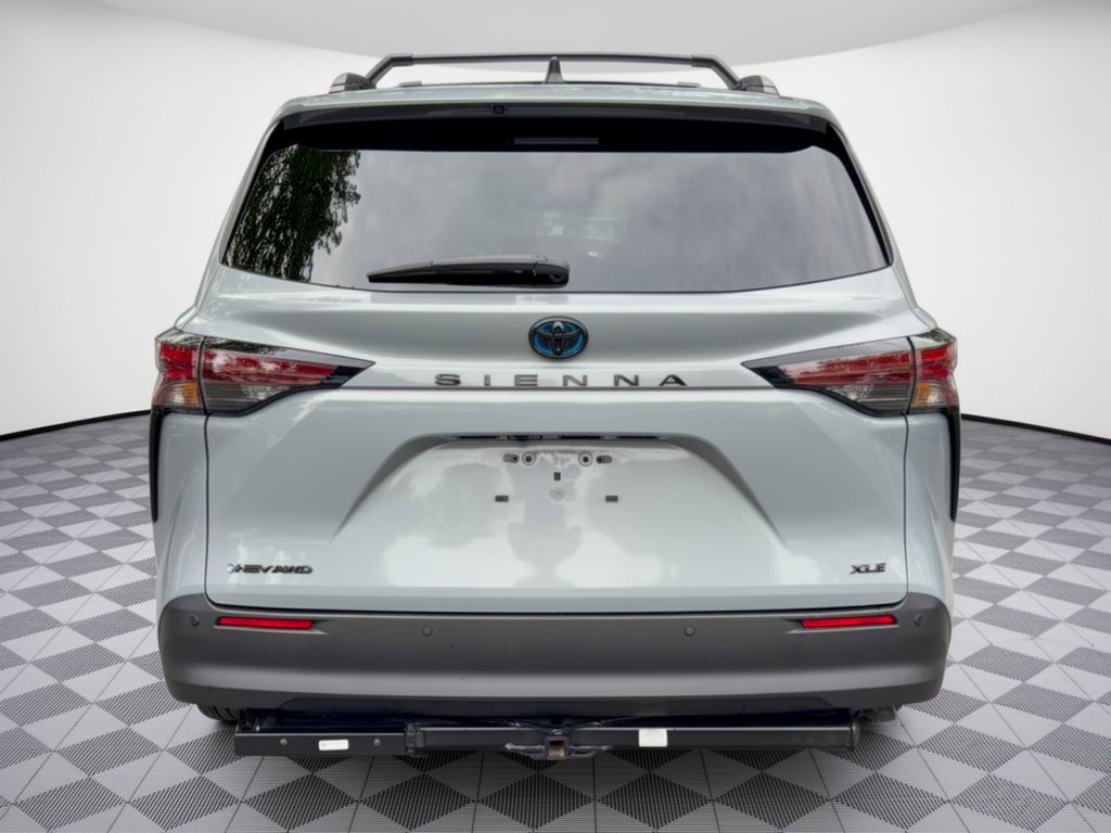 Used 2025 Toyota Sienna XLE Woodland Edition AWD/4WD image 11