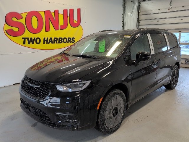 New 2026 Chrysler Pacifica Select