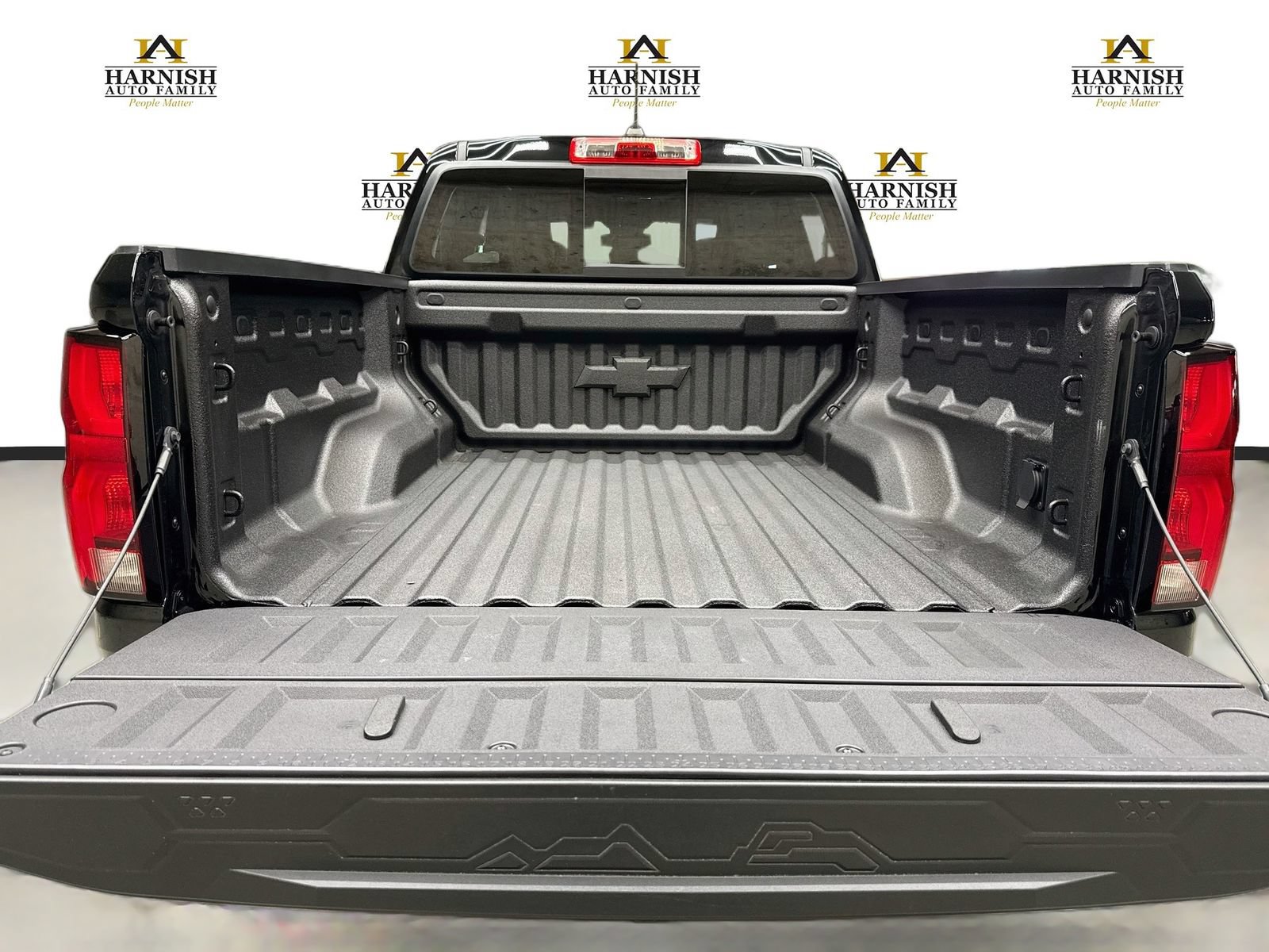 Used 2025 Chevrolet Colorado ZR2 w/ Technology Package AWD/4WD image 31