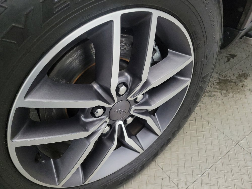 Used 2021 Jeep Grand Cherokee Limited image 31