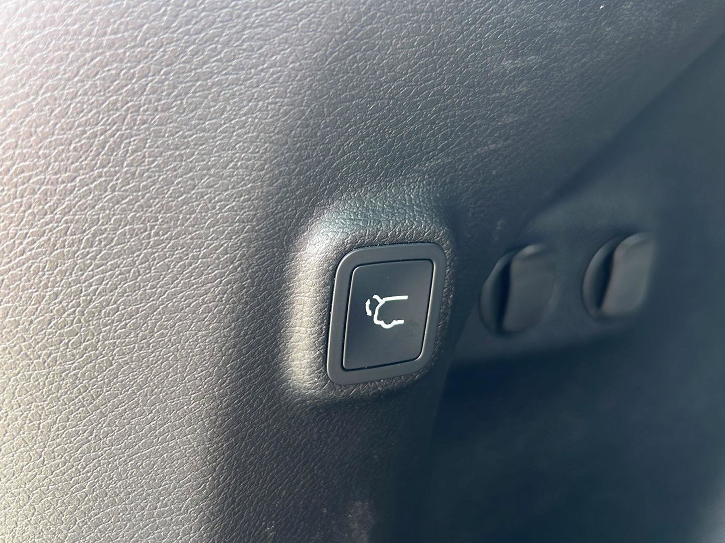 Used 2021 Jeep Cherokee Latitude Lux w/ Comfort/Convenience Group image 8