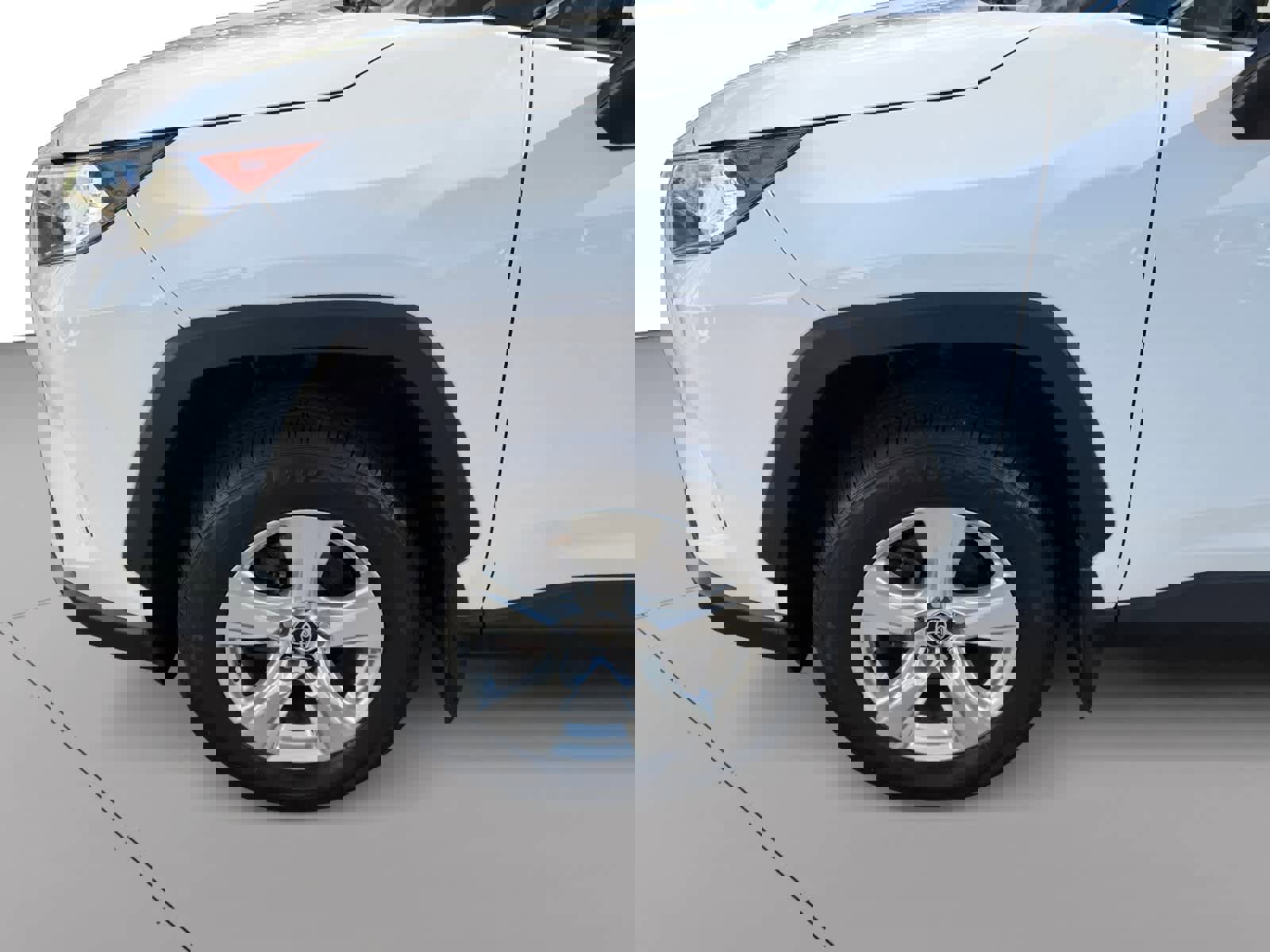 Used 2021 Toyota RAV4 XLE image 19